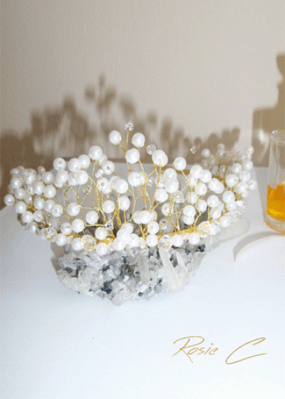 Дизайнерска корона за булка с перли и кристали Сваровски - Pearls and Gold